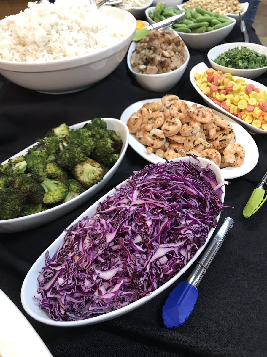 RLMProvisions's tweet photo. #BowlsOfPlenty make-your-own-style (BuffetOfPlenty?) @MelissasProduce by @CarolynnCarreno @GrandCentralLifeAndStyle https://t.co/4mbULtoONH