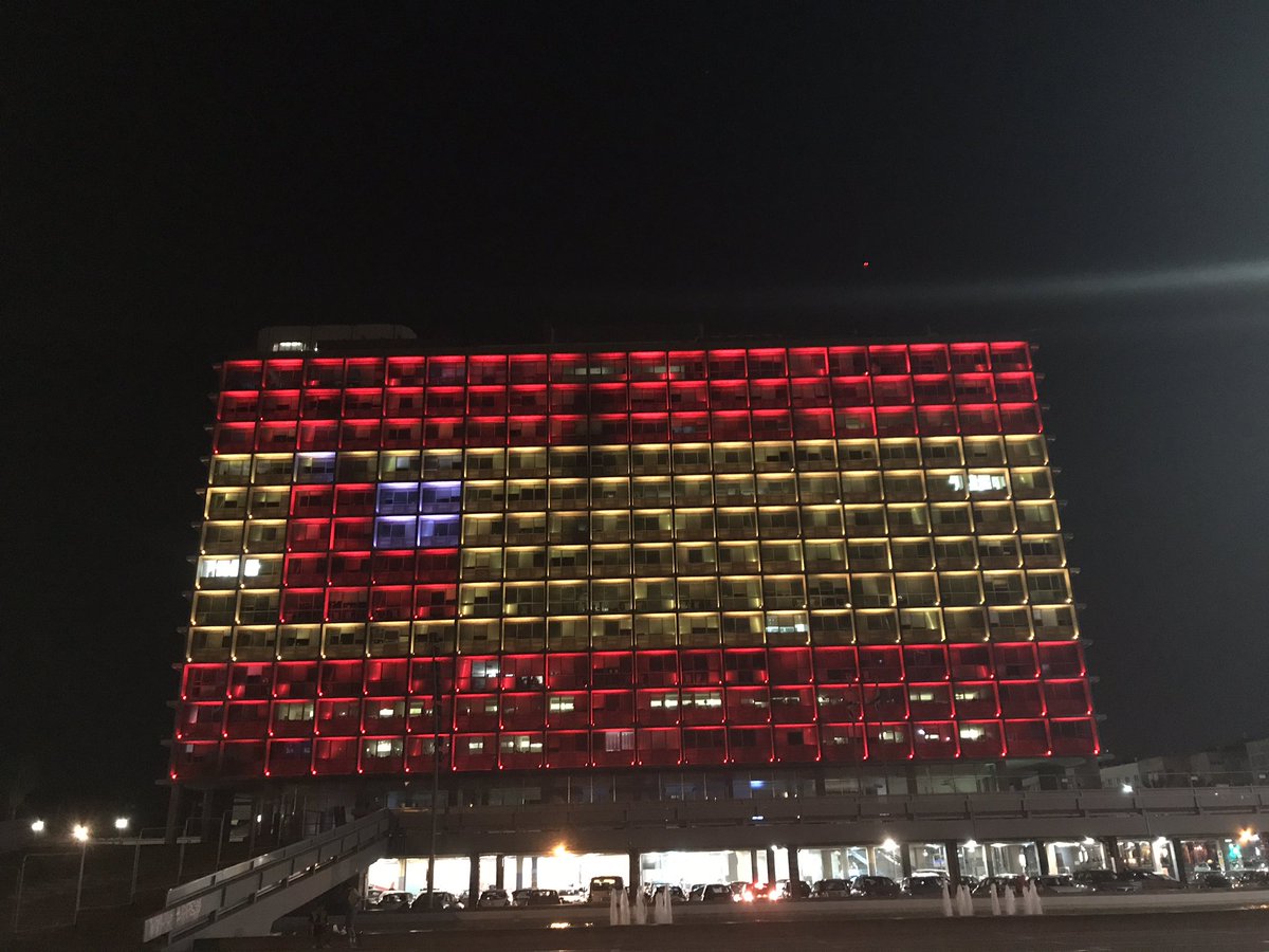 happyintlv's tweet photo. #TelAviv, first city in the world to pay tribute to the victims of the attack in #Barcelona 🇪🇸🇮🇱 https://t.co/Rcd6vGFSEJ