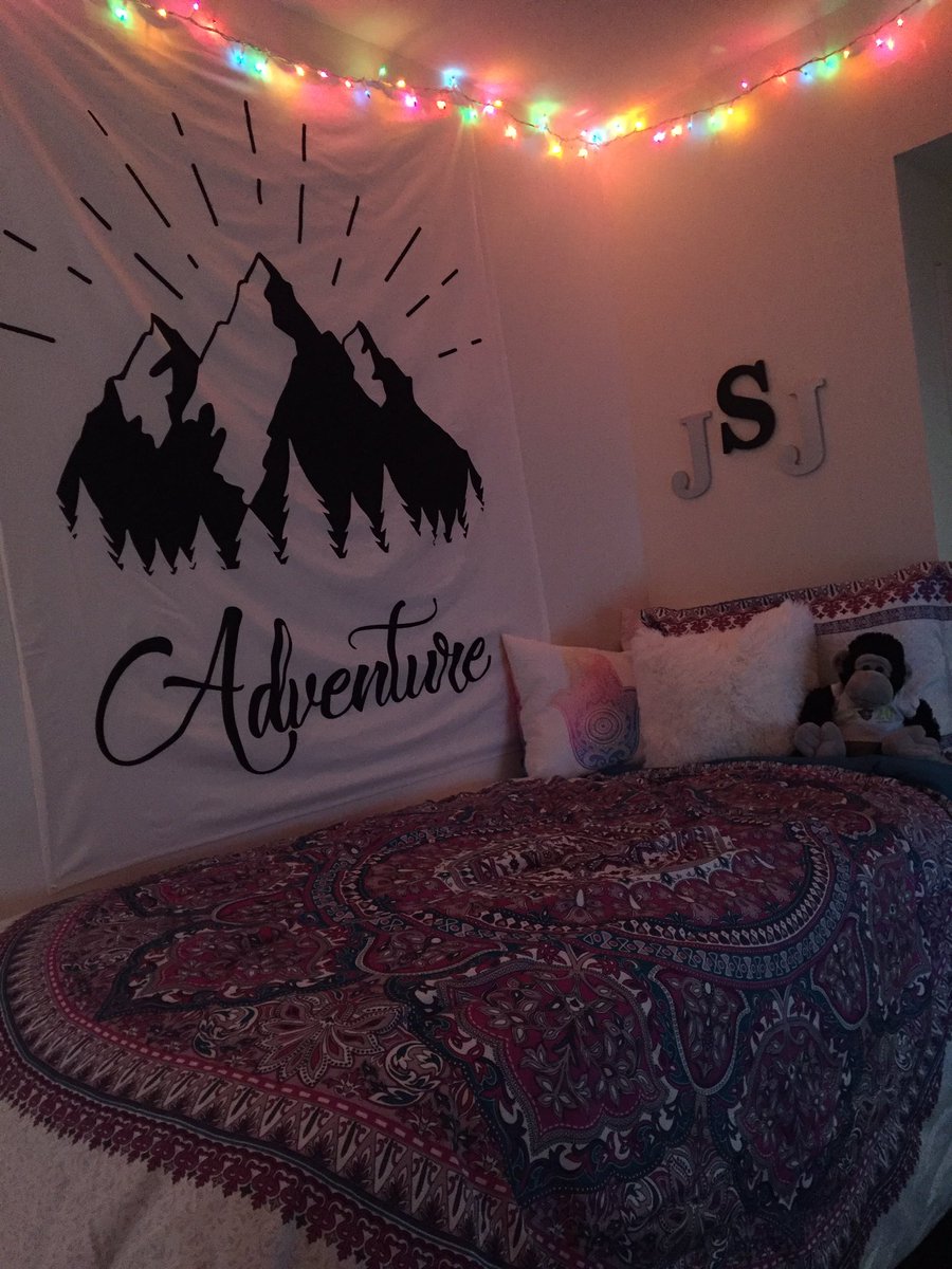 Jasmine17OC2's tweet photo. I was proud of my room 🤷🏾‍♀️ no shame in my game https://t.co/3B9Bk2RRO5
