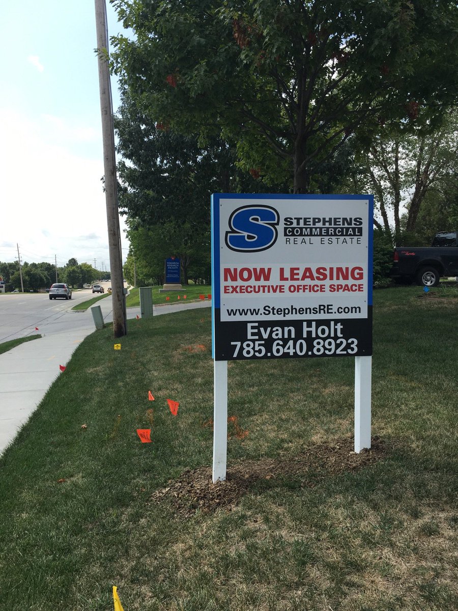 ThePixNinja's tweet image. @ThePixNinja see this as a good sign for @stephensreal. We designed the logo and the sign. @LawrenceSignUp make it sing!