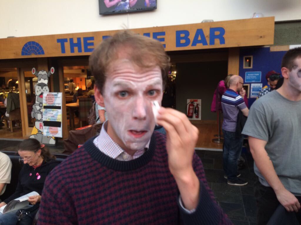 TheAlderKing's tweet photo. PRO! @Tom_Worsley doesn't need a make up artist.... #fringezombies #edfrige https://t.co/BYoA5fZyyW