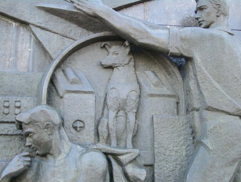 Marius Watz en Twitter: "Contender for saddest monument: The statue of Laika, the Russian space dog who died of overheating and stress few hours after launch.… https://t.co/Exjtz5WAdi"