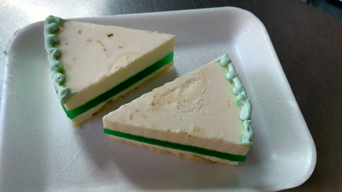 Panr60652929's tweet photo. DELICIOSO MUSS DE LIMÓN 
Ven y disfruta de nuestras riquísimas rebanadas de pastel accesible precio y de todos los sabores 
#DELICIOSO https://t.co/ybJDoflVOv