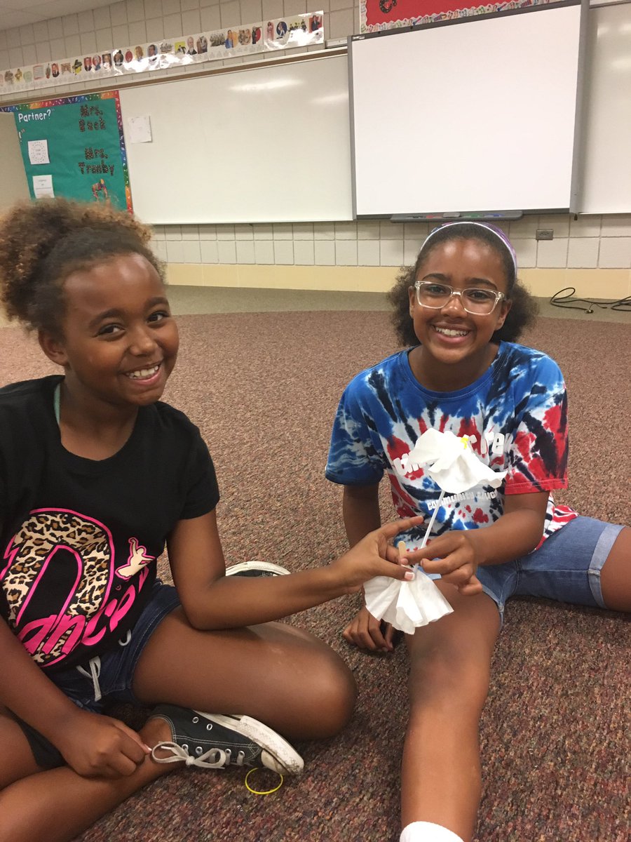 GPSummerBreak's tweet photo. I need to protect myself from the rain. #paperbagchallenge #makers @191CommunityEd @ISD191 https://t.co/1GpdqsUueF