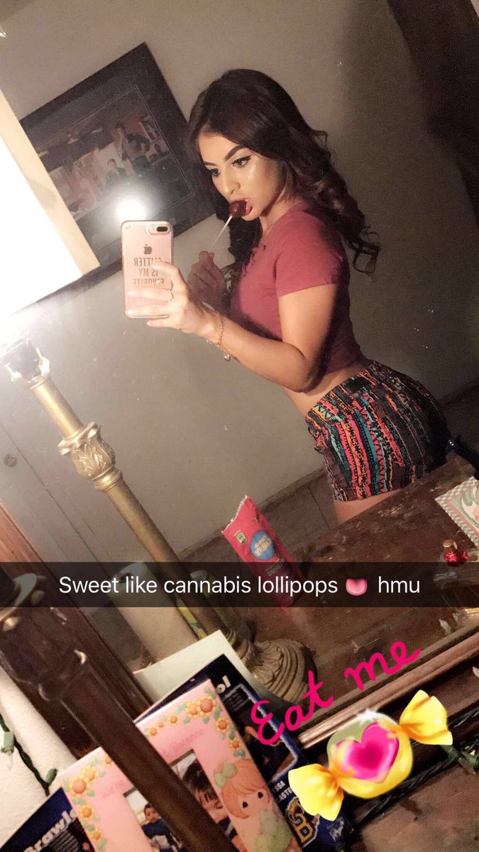 liil_maamii_'s tweet photo. Coulding decided so why not all 3💕 that lollipop got me fucked up haha https://t.co/shCWhHaLax