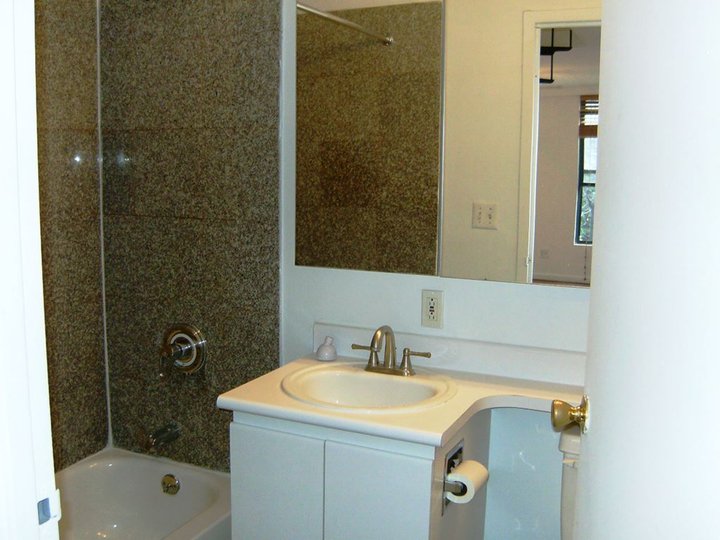 SkyMgmt's tweet photo. *Available NOW!*
Renovated 3 bedroom duplex, high ceilings, large private roof terrace. More info-https://t.co/walUHbAEJk #nycrentals https://t.co/a3SMxXthzs