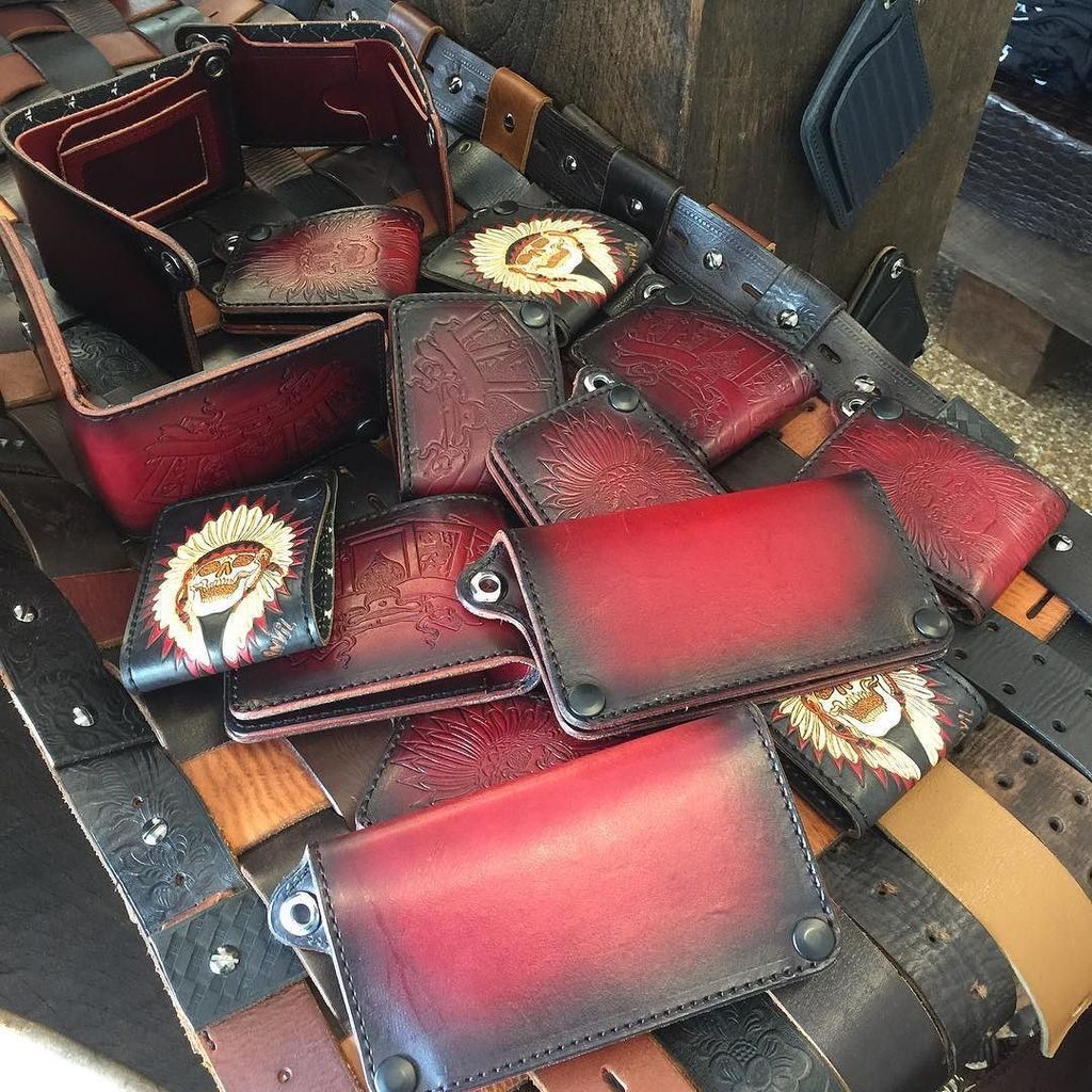 AnvilCustoms's tweet photo. Good lordie.....that's a pile of new freshly made #chainwallets 🌴 https://t.co/Hm5hDVkxmU https://t.co/tYSqd8JPMo https://t.co/E2wHOrddll https://t.co/GRLO4H6EMz
