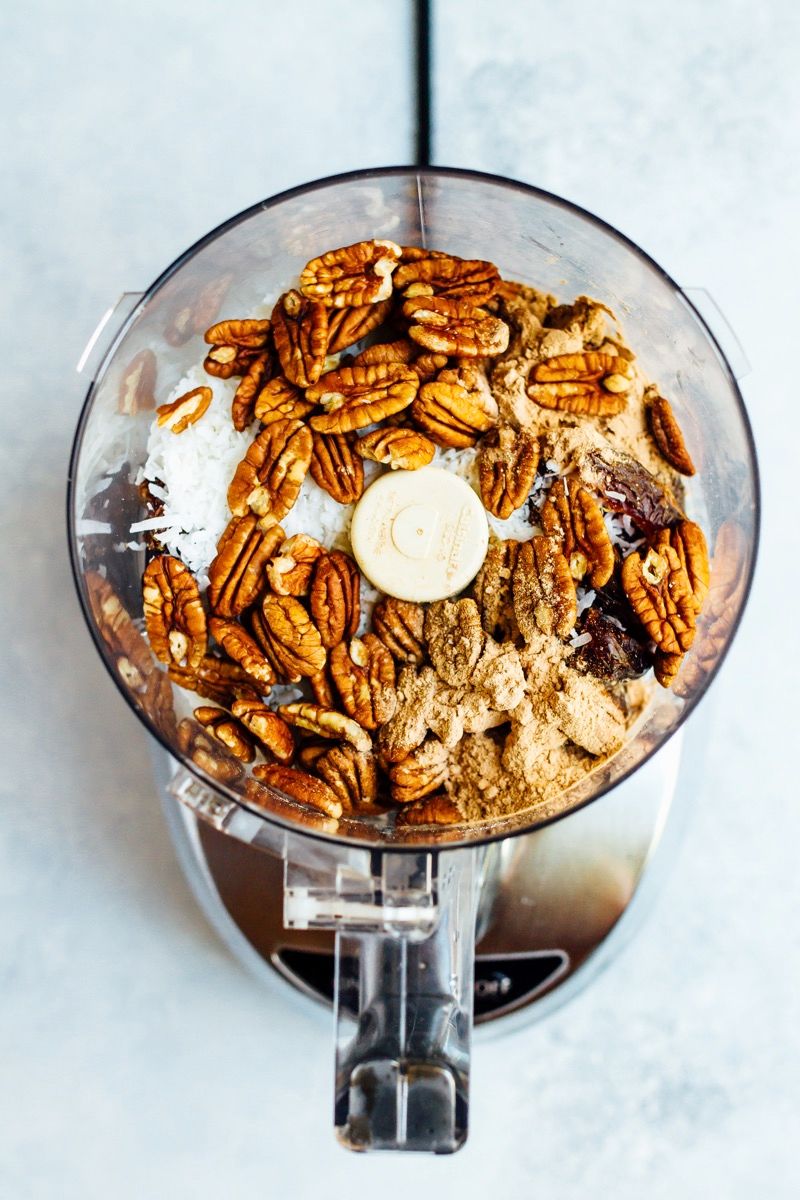 EatingBirdFood's tweet image. Fuel up for your workout with these German Chocolate Energy Bites! buff.ly/2w6a7eN cc: @americanpecan #Ad