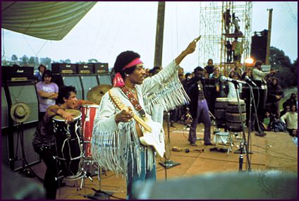 CenterStagingLA's tweet photo. #onthisday-1969 #woodstock ended w/ 400,000+ experiencing pivotal moment in popular music history #centerstaging #centerstagingny #backline https://t.co/44f06Oq8PT