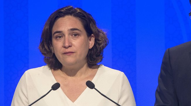 Ada Colau, emocionada tras el atentado en Las Ramblas bit.ly/2uMTYLg