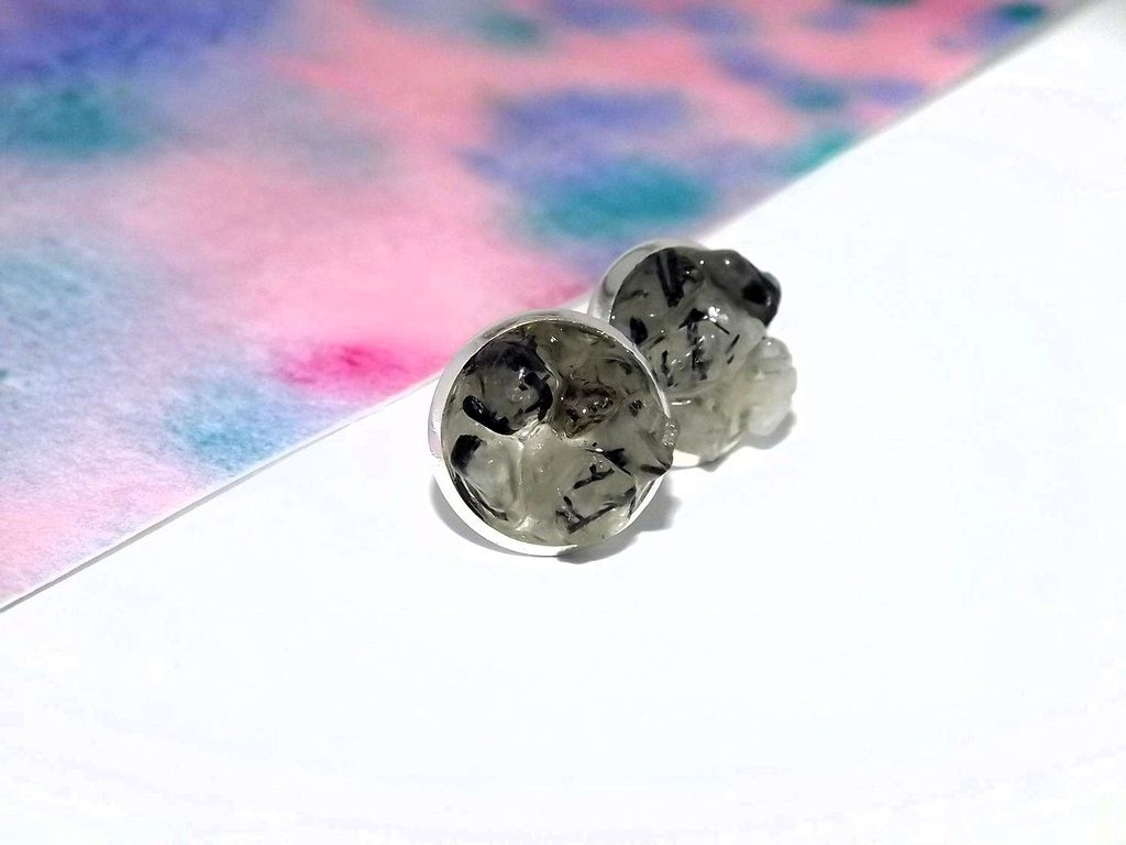 DarkFireCrafts's tweet photo. What is your favorite gemstone? These stud earrings made with Tourmalated Quartz #handmade #etsy #tourmalatedquartz
https://t.co/7Vicm7GqVQ https://t.co/oDPHE2cJmJ