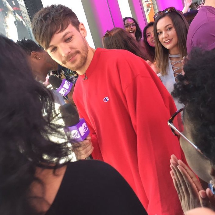 pocIwt's tweet photo. THANK YOU SO MUCH I LOVE YOU 💞 @Louis_Tomlinson https://t.co/9CGCCUP9Fd