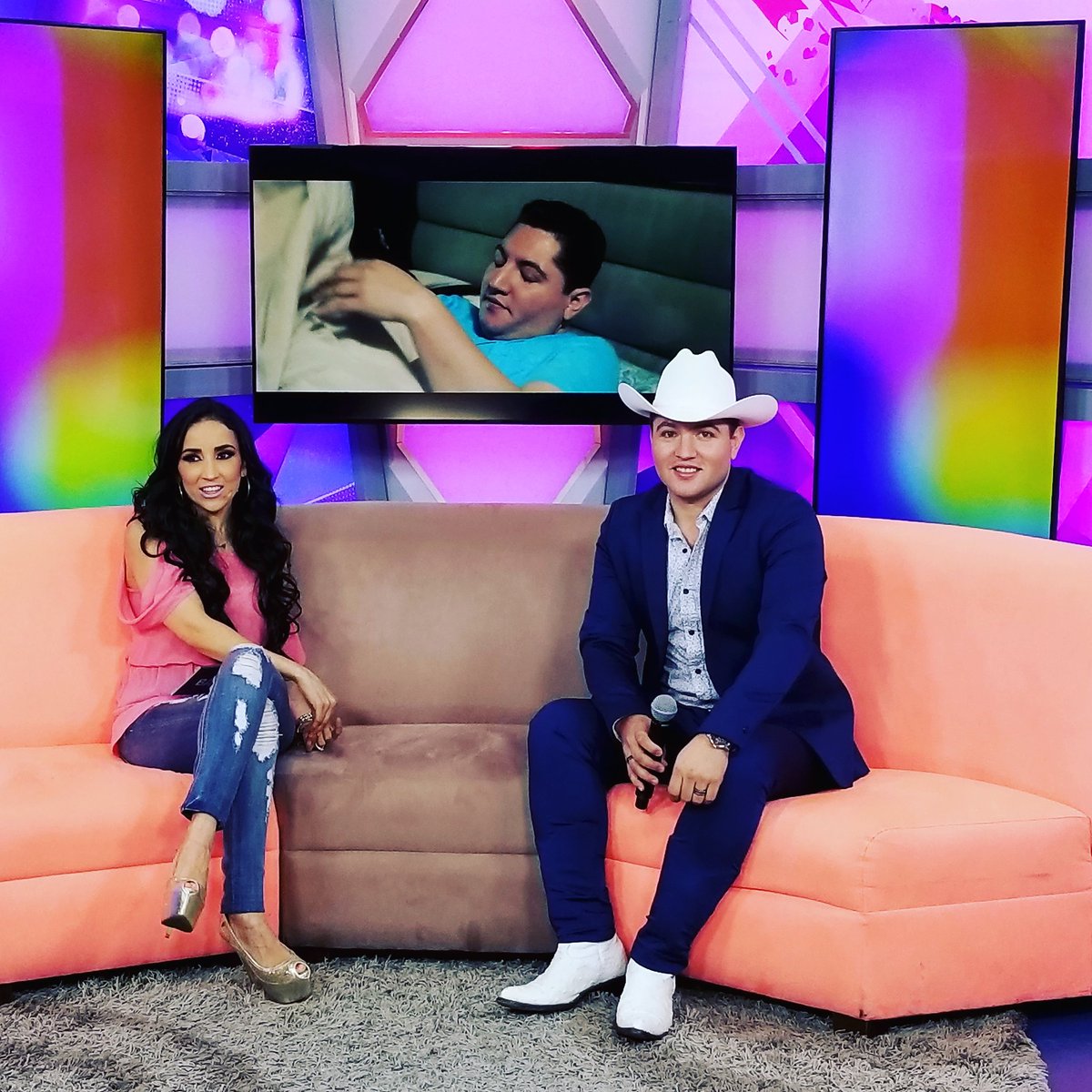 MarcelloGamiz's tweet photo. Vamonos Recio🎬📽👌👍🏻 #MarcelloGamizSoy #Televisa #BandaMax #MarcelloGamiz #MendietaMusicGroup https://t.co/oLvyUxi9kt