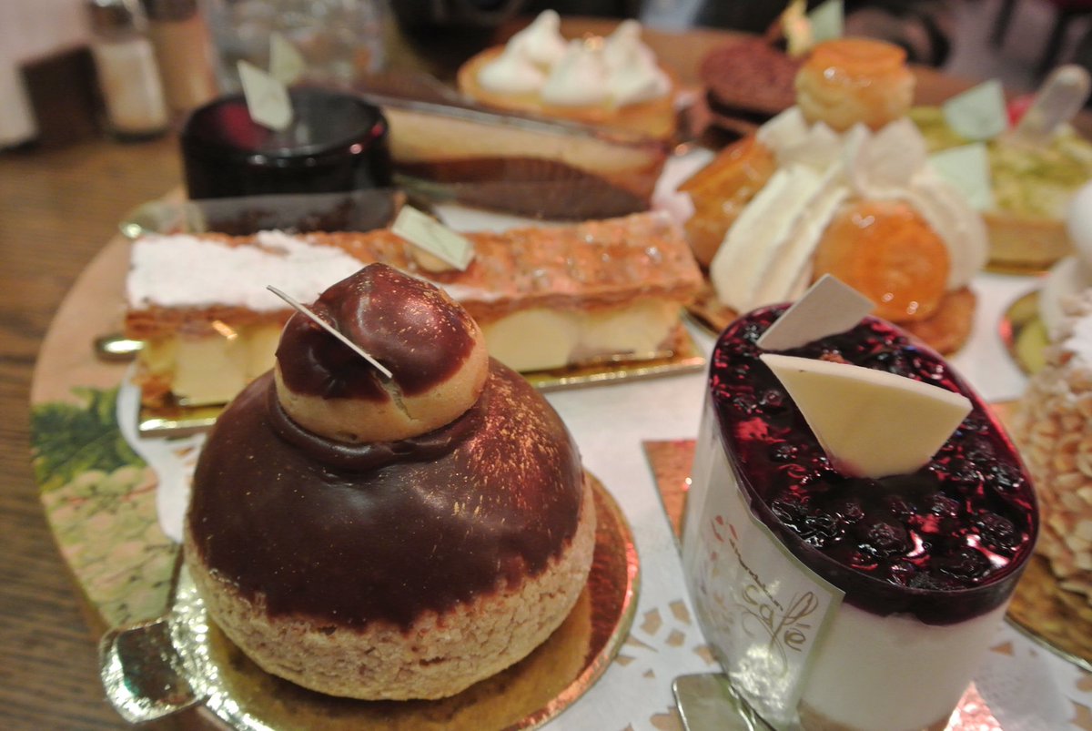 thebuddhabreath's tweet photo. I mean, if you had to choose JUST ONE?!?! #desserttime #labakery #lebanesefood #lebanesecatering #lacatering #privatechef #lafood #chefla https://t.co/EIApmZGL8v