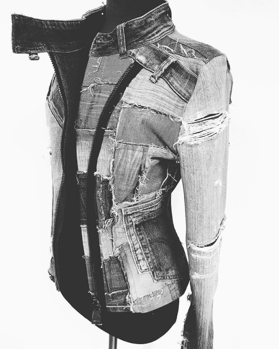 SoloMilaFashion's tweet photo. Summer Sportcouture 2017 💙💙 #jeans #jeanswear #thinksolo #summer #fashion #fashionblogger #designer #womenfashion #handmade #recycling #2017 https://t.co/vKWzqhndjv