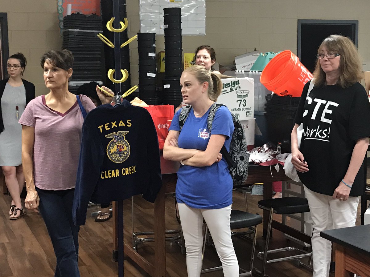 ElizRadicioni's tweet photo. #CTExpress. Fun fact: the FFA emblem uses the cross section of an ear of corn!! #wildcatschat https://t.co/8Kmilv4YsS