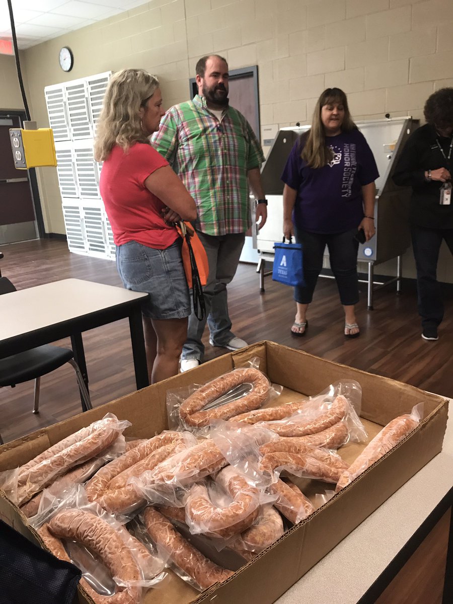 ElizRadicioni's tweet photo. #CTExpress our AG teachers' days never end. Thank you for your dedication to our kids! #wildcatschat https://t.co/RmQo5SnRcf