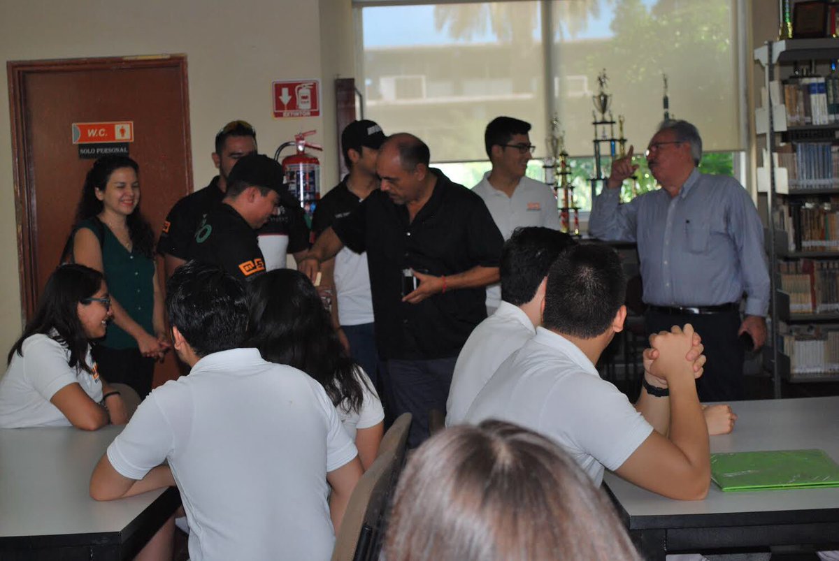 TeamIrruenti's tweet photo. Iniciamos con los boteos en los planteles de cobach, si trabajamos juntos lograremos alcanzar la meta para llegar a malasia!! #Irruenti https://t.co/epaai9VmjE