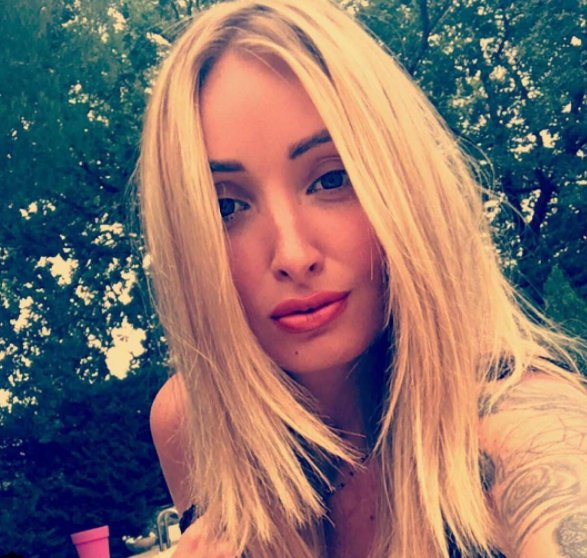 youngpeople_off's tweet photo. Beverly (#IDV3), souvent critiqué. Elle est bientôt de retour dans #LVDCB3. Vous l'aimez ? 📺❤❓👠😂
@beverlyofficie1 https://t.co/tJmMIj2afx