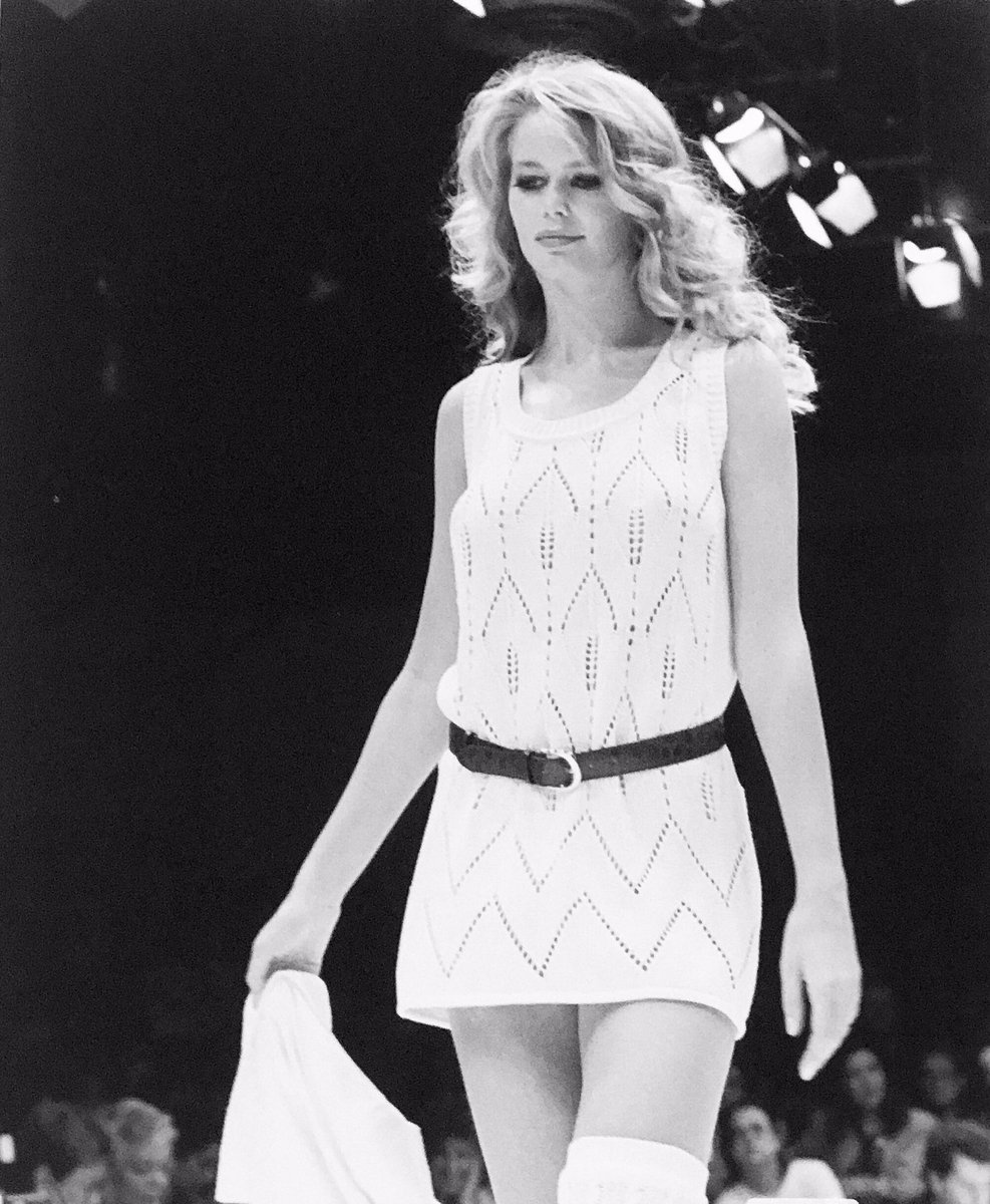 LBofficialpage's tweet photo. #tbt
Stunning @ClaudiaSchifer at #laurabiagiotti SS 1992 Fashion Show
#throwback #lbsummer #supermodel https://t.co/mgOtCOqSVZ