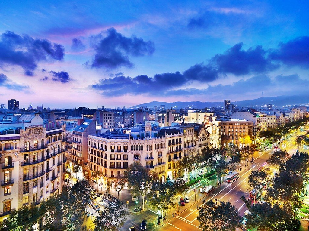 missmayim's tweet photo. My heart is with #Barcelona right now. https://t.co/6I6NgUQC4u