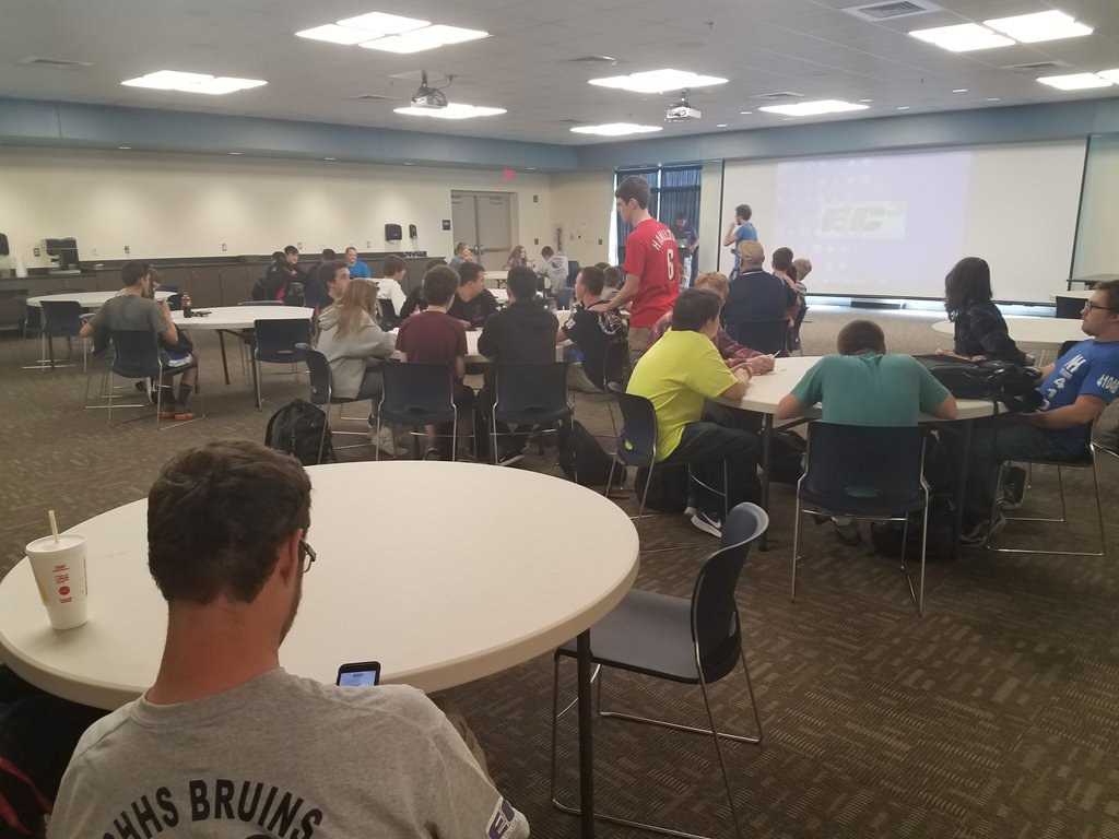 CentralHardin's tweet photo. First meeting of the year! Everyone is taking seats to listen about whats going to happen this year! #omgrobots #hcsmakeitcount #bruinpride https://t.co/t5N4Y8cxTM