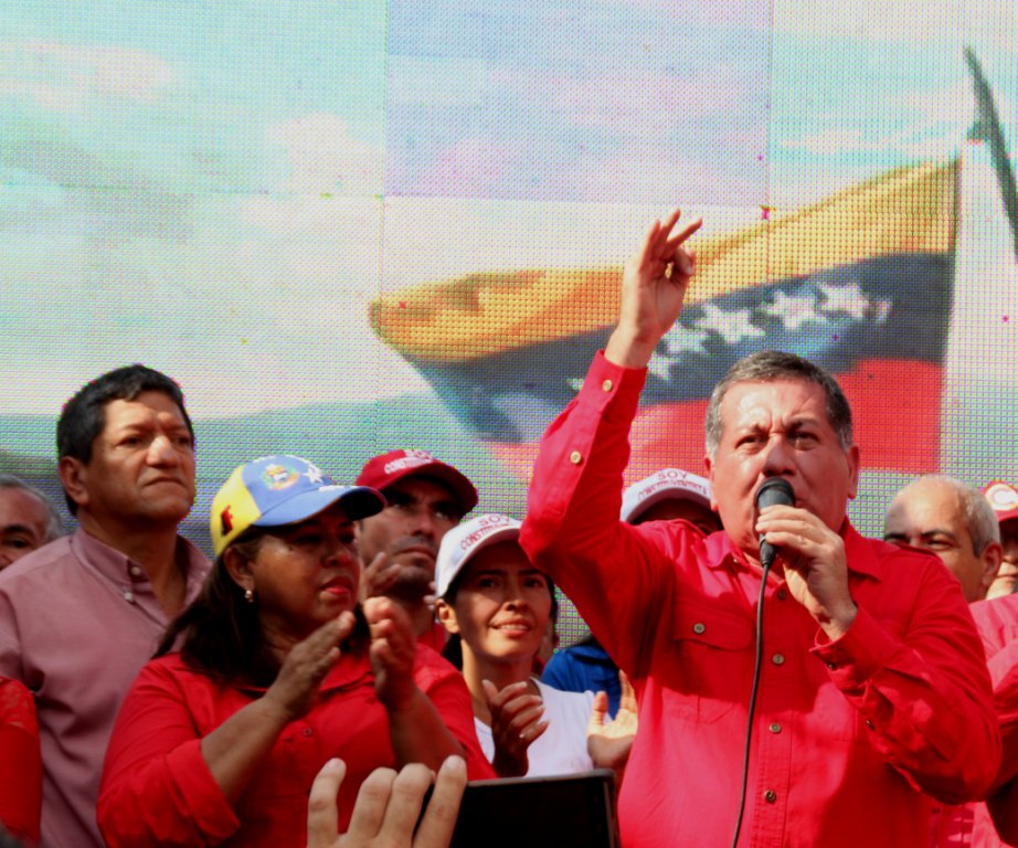 #RangelSilvaEnEncendidos <a href="/RangelSilva4F/">Rangel Silva</a> “Debemos prepararnos para la defensa de la Patria”.