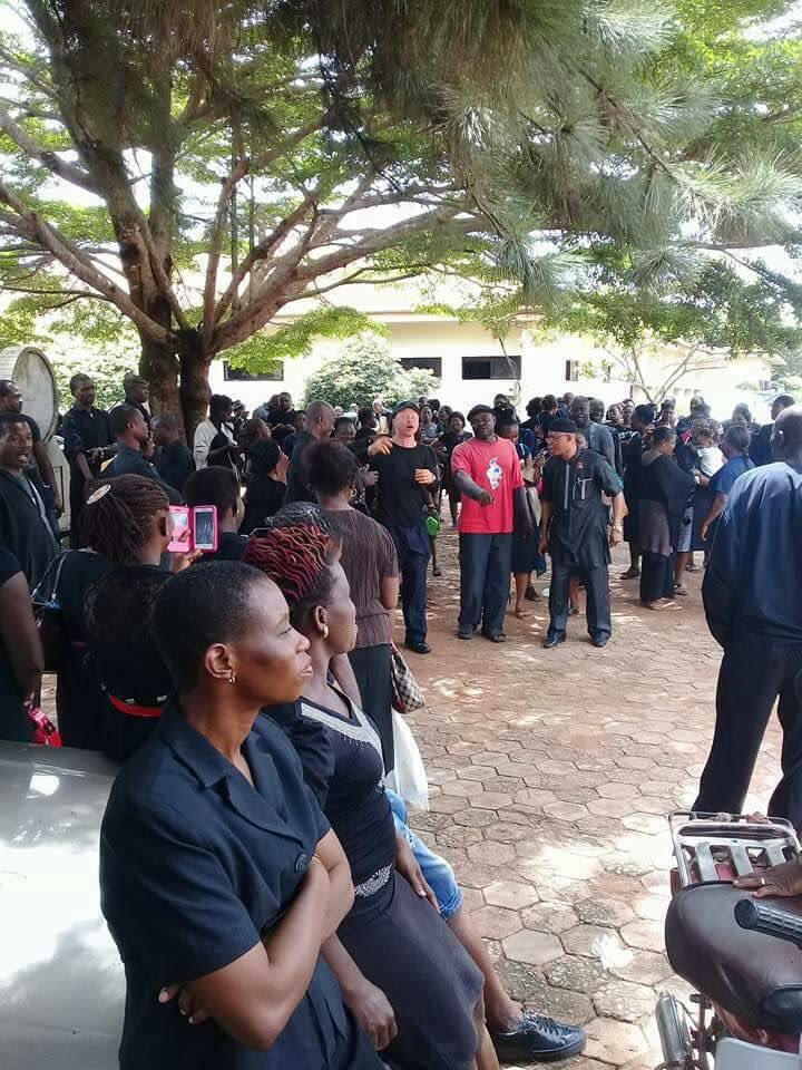 owerriinfo's tweet image. Nothing is working in imo state, today the staff imo state university teaching hospital (IMSUTH) embarked on mourning protest #SEEWHY