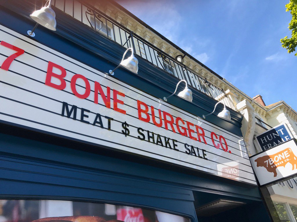 focusdesignltd's tweet photo. Best burger! Our first site with these guys is ready. Proud to be 7boners! #7bone_dive #felixlighting1 #resbardesign https://t.co/khd3EvtBcL