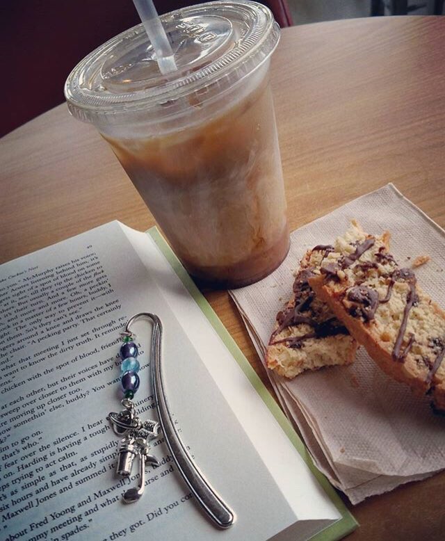 DailyPlanetCo's tweet photo. An iced coffee and a good book sounds good on a rainy summer day!!
📸 @ladydonkey.whimsicallyordinary https://t.co/e4ujc30sbi