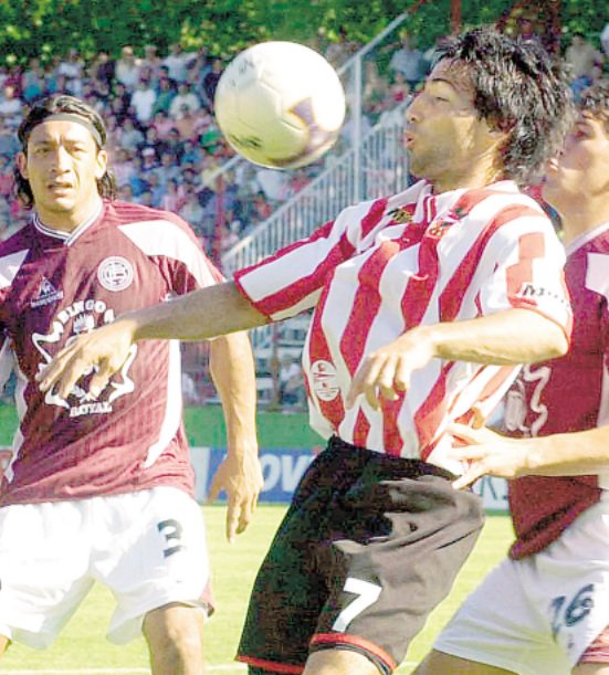 TeclaVolve's tweet photo. #EDLP Si no quieren traer a Farías al menos den la cara y diganlo @diego_ronderos @vazquezmangano @EdelpOficial Vergüenza! #QueVuelvaElTecla https://t.co/NXvgsTJyRJ