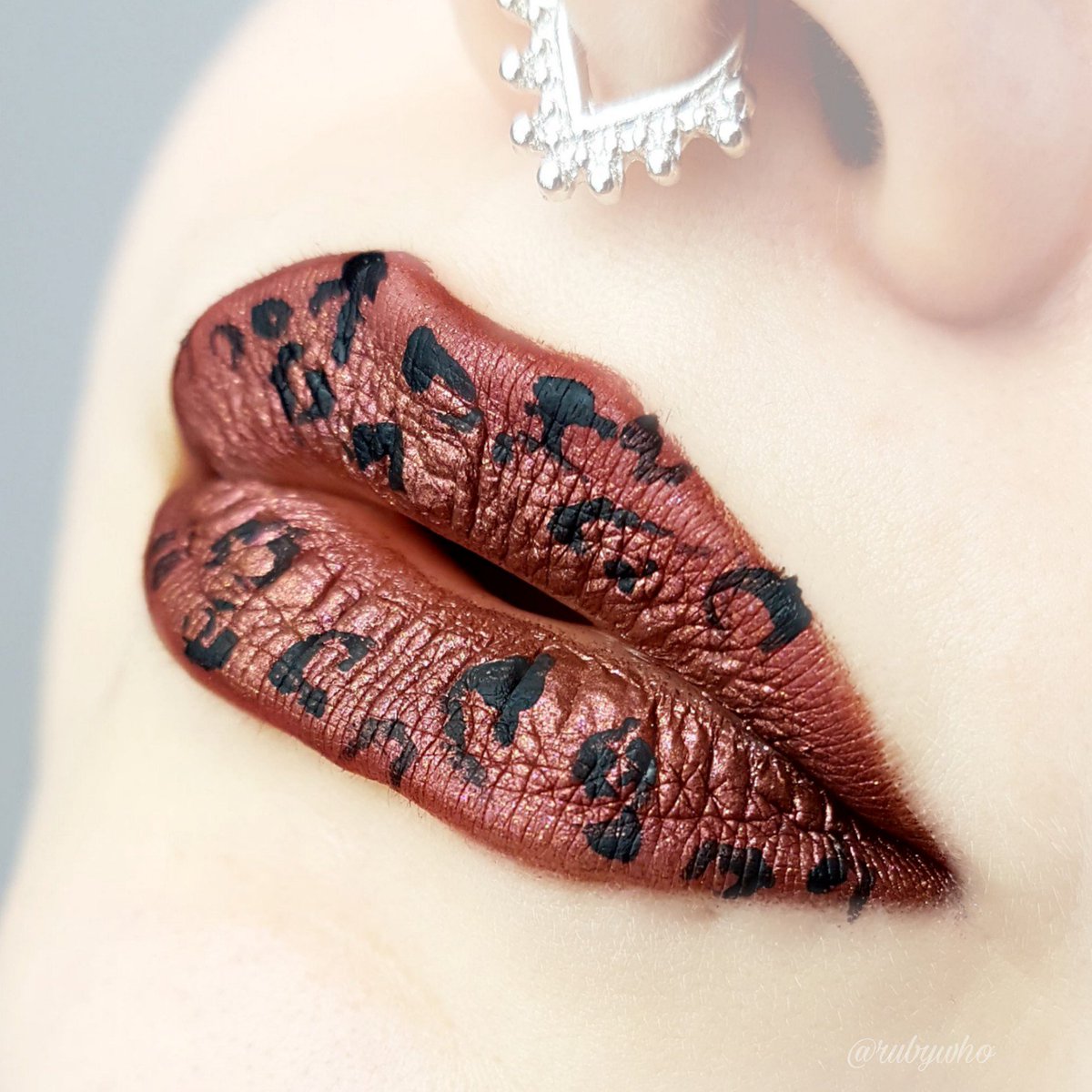 missfreakazett1's tweet photo. @BM_Cosmetics
ETERNAL
@ColourPopCo
FRICK N FRACK
@essence_DE
INK LINER
#lipart #blackmooncosmetics #essence #beauty #creativmakeup https://t.co/RAWBQrZCsY