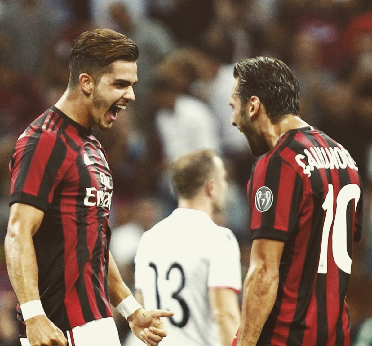 6:0 - win in our own stadium! 🤙🏼🔴⚫  // 6:0 - Kendi sahamızda galibiyet! 🤙🏼🔴⚫  #HC10 #SanSiro #HereToCreate <a href="/acmilan/">AC Milan</a>