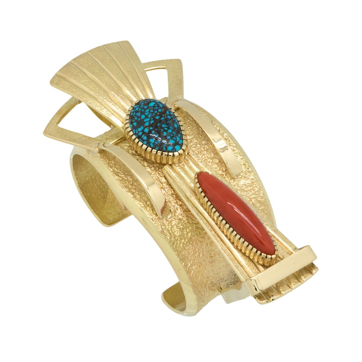 RoanhorseArt's tweet image. Our lander blue turquoise and grade A coral cuff bracelet set in 18k gold. 
#gold #nativeamericanjewelry #contemporary #coral