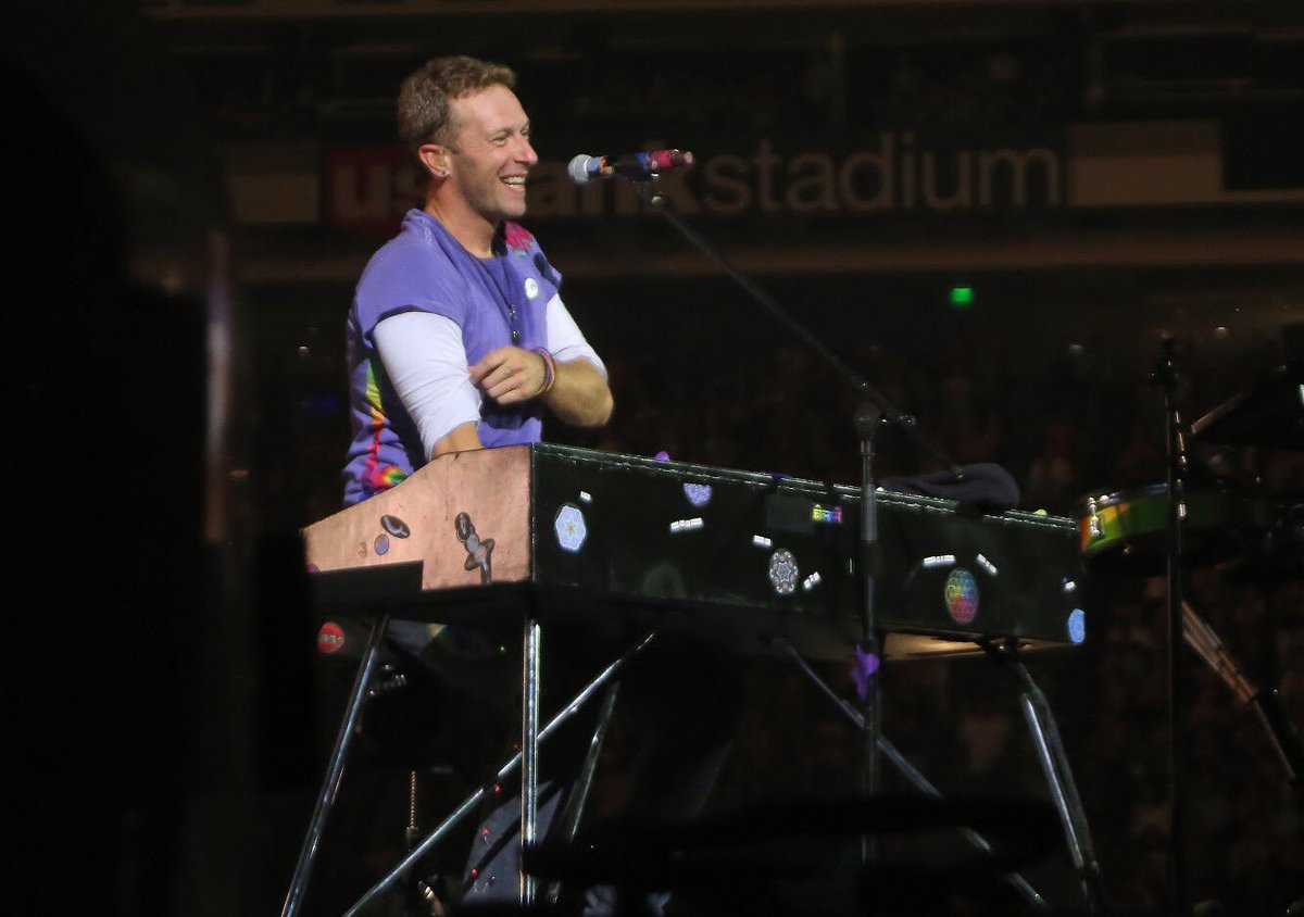 hotworkcoldplay's tweet photo. @Coldplay hire me to take pics tonight 😋 https://t.co/5p4ZKcpR5O