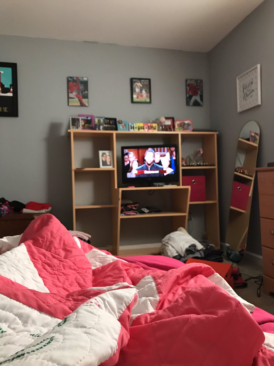 LauraGilbreth's tweet photo. @amyschumer I'm 99.9% sure I'm watching a #judgejudy episode where you are front and center #yugiohcase #caseofthestolencards https://t.co/z6py6tIzgl