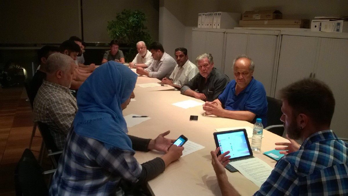 AjBadalona's tweet photo. Trobada d'urgència aquest vespre de les comunitats religioses de #Badalona i Ajuntament per mostrar el rebuig a l'atemptat de #Barcelona. https://t.co/FKHHamDYQg