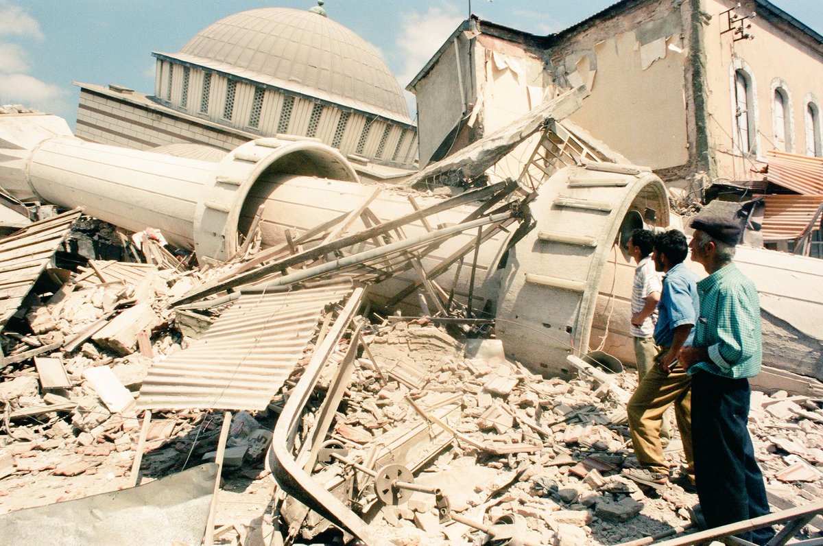 Marmara Depremi'nin üzerinden tam 18 yıl geçti...  #17Ağustos1999
