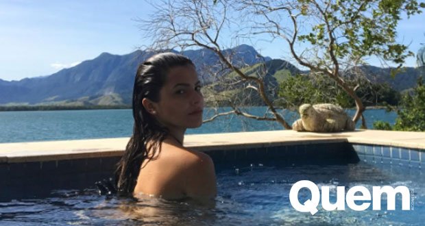 quem's tweet photo. Emilly posta foto em piscina e faz reflexão: "Mania de ser forte". https://t.co/5Vj5dTG6Kv https://t.co/gj0k2YHga7