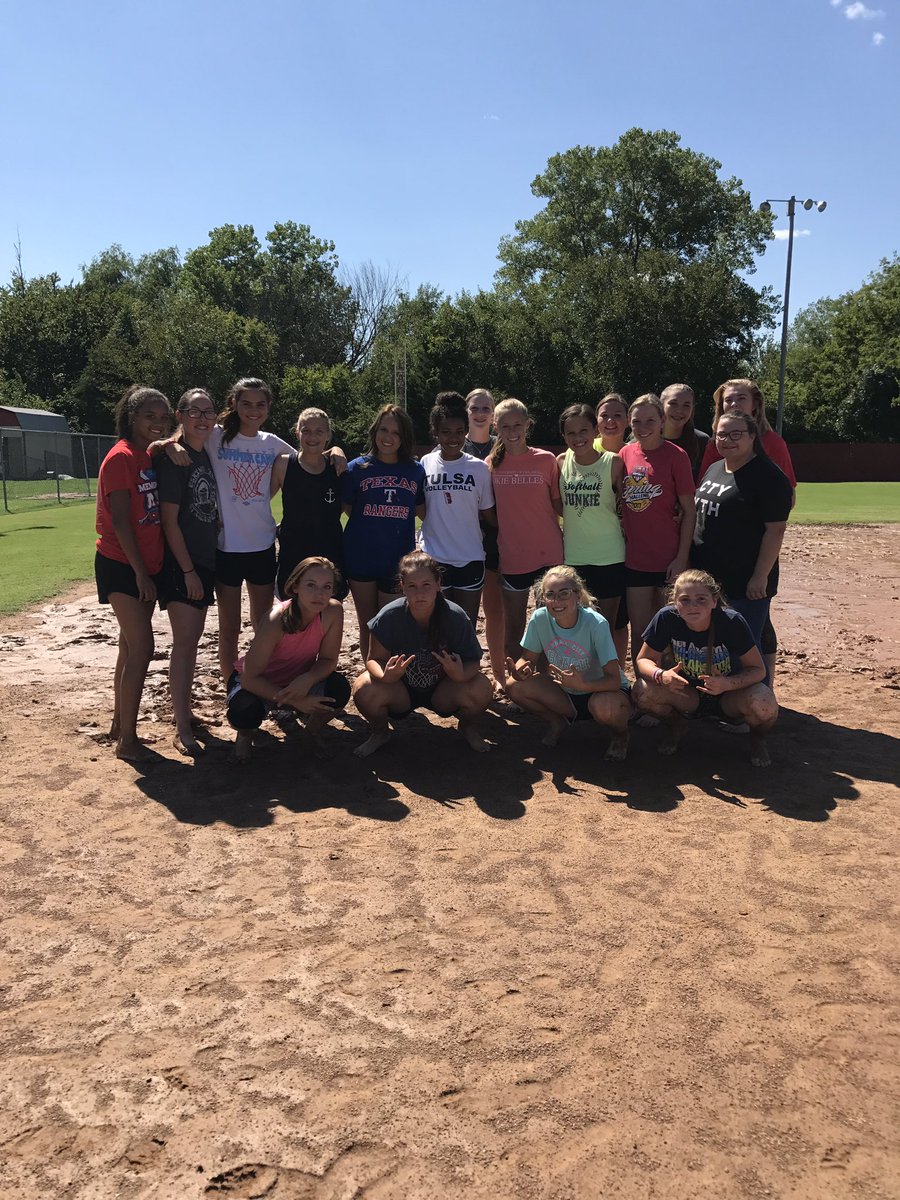 janieleeadams9's tweet photo. Today we got to scoop water off the field with cups and shop vacs! Happy softball season! #dpsday1 https://t.co/kPriiiZGz2