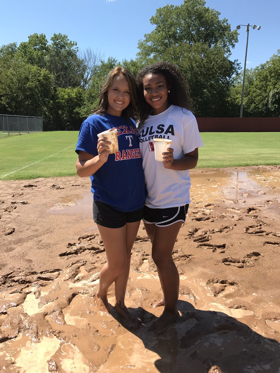 janieleeadams9's tweet photo. Today we got to scoop water off the field with cups and shop vacs! Happy softball season! #dpsday1 https://t.co/kPriiiZGz2