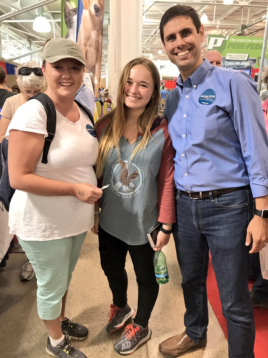 NateBoulton's tweet image. We are now onto our 6th jar at the @WHOhd #CastYourKernel Poll! Team Boulton enjoyed another fun day at the @IowaStateFair. #iagov