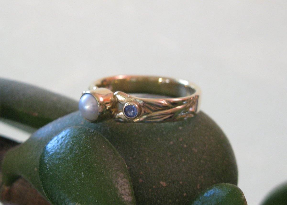 What a wonderful commission! #Custom #18k #pearl #sapphire #Engagementring #alternativebridal