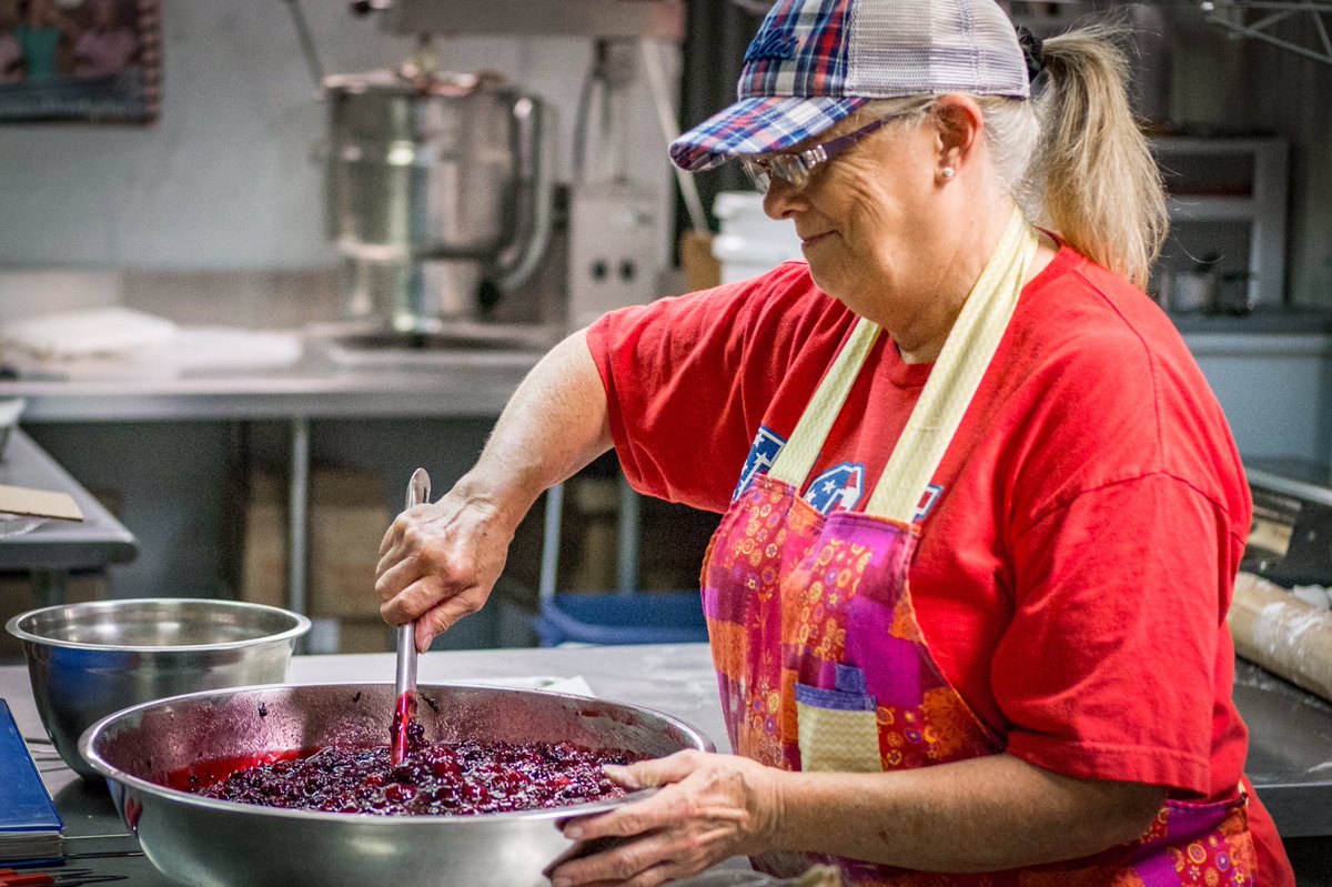 TheAppleWorks's tweet image. Our star baker, Janis! Her and her baking team bake up over 3000 apple dumplings a week in the fall!