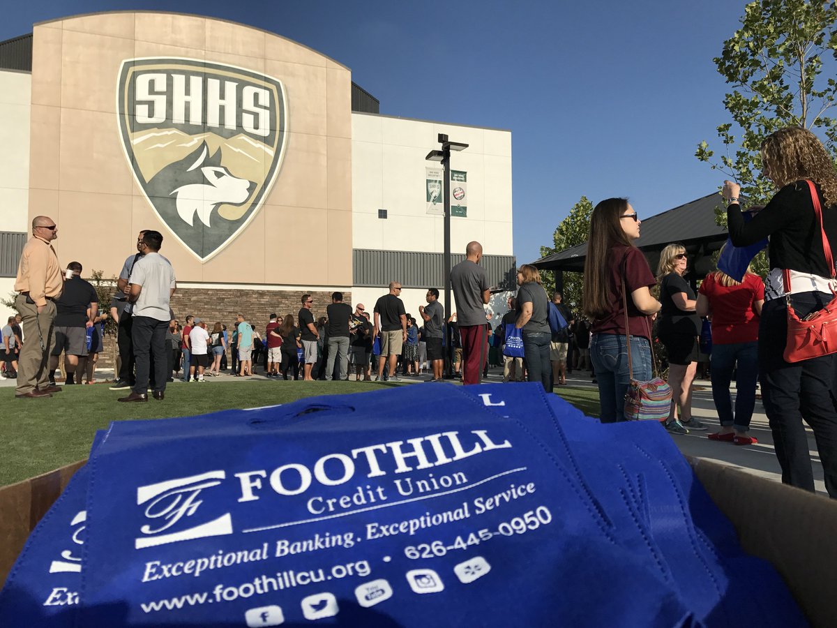 FoothillCU's tweet photo. Welcome back, Covina Valley Unified Schools. We've got some swag for you. #BankingPartners #Convocation https://t.co/Rqes1EeBrH