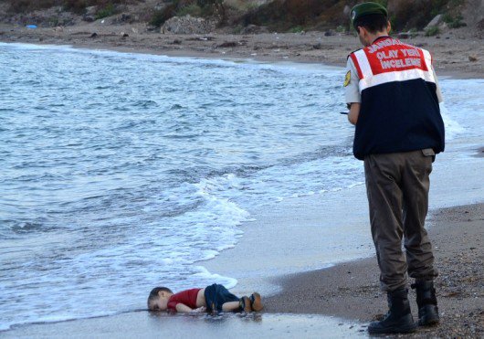 JeremieB13008's tweet photo. @AntoineBaudino https://t.co/j8ApSoZa4r
Quand tu penses qu'ils nous ont bassinés avec l'autre sur les côtes turques...
Tous les enfants ne se vaudraient pas https://t.co/IHI2iEzLtC