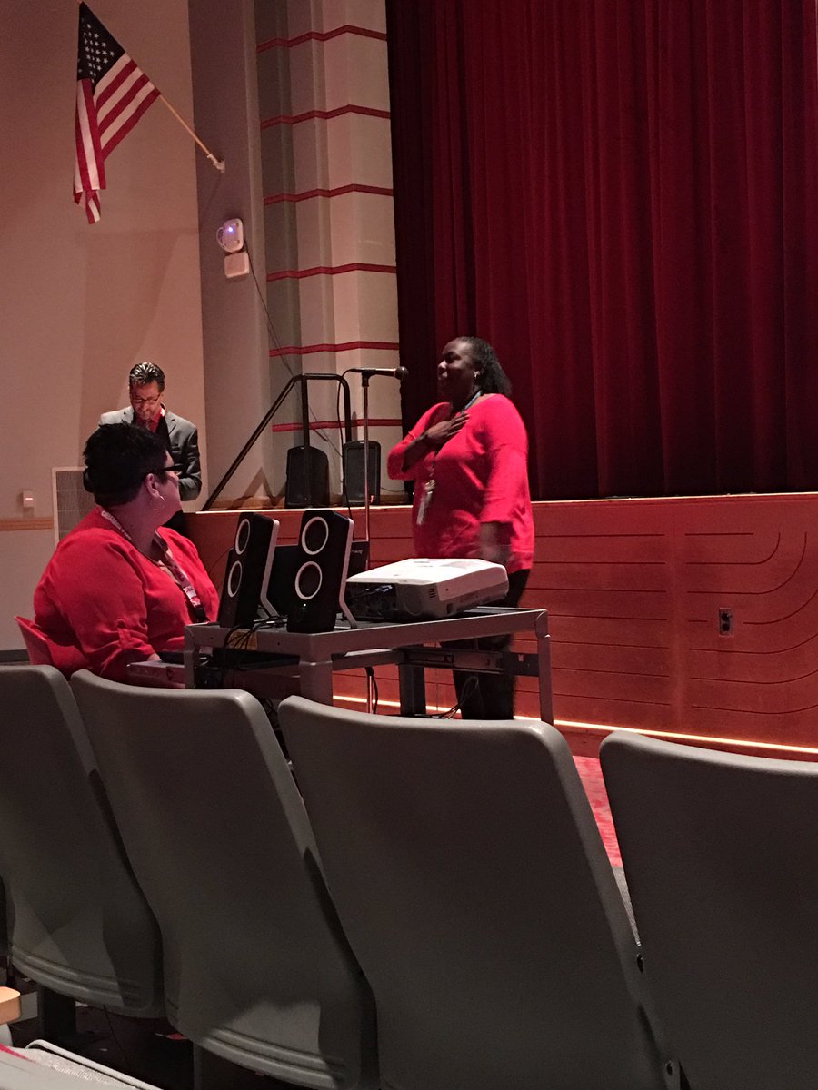 Sawicki_C's tweet image. Fabulous admin staff at Chaney welcoming new students to the school! #Cowboys #TheChaneyWay