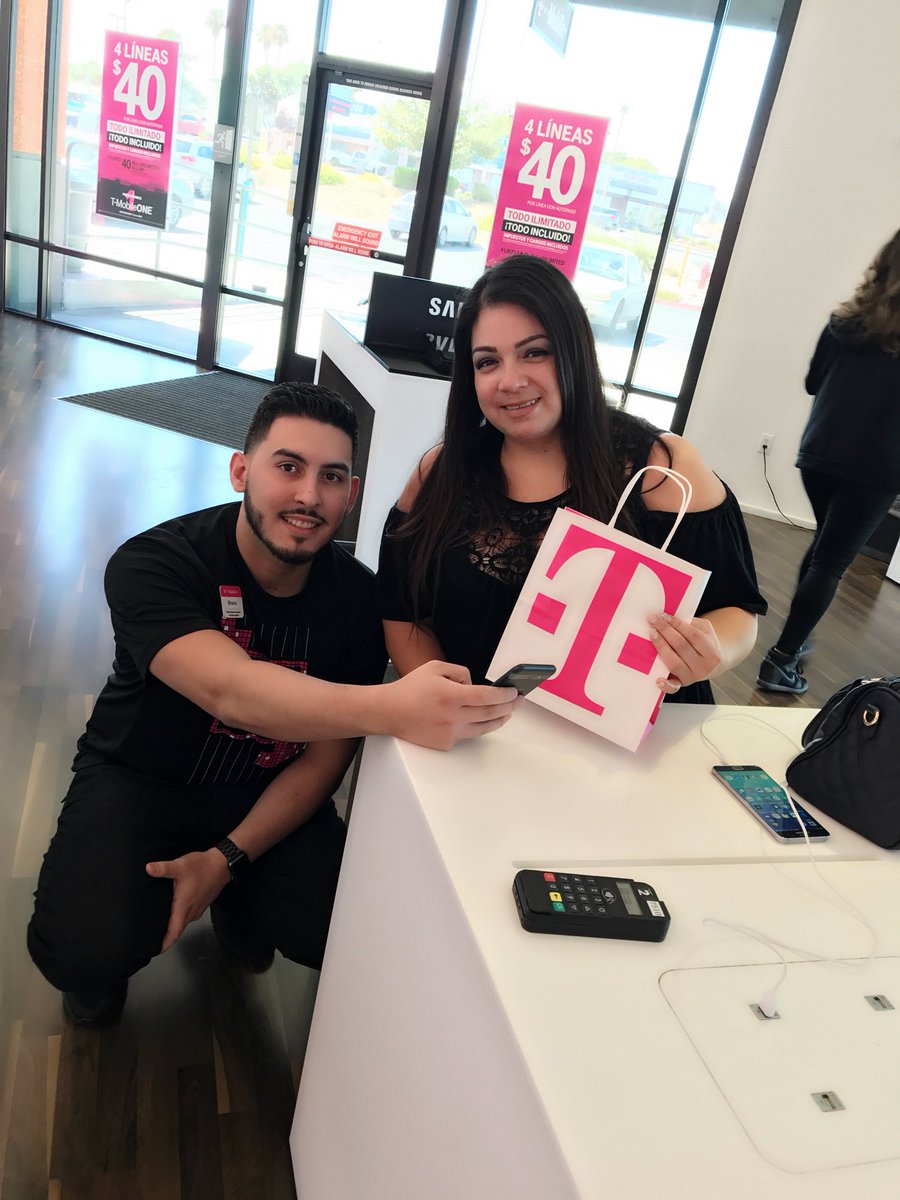 Bruno_tmobile's tweet photo. Closed another @work customer from our #weeklyblitzcalls #RROislife @CesarGarciaLVC @Reynis821 https://t.co/GqGnPw5TCK