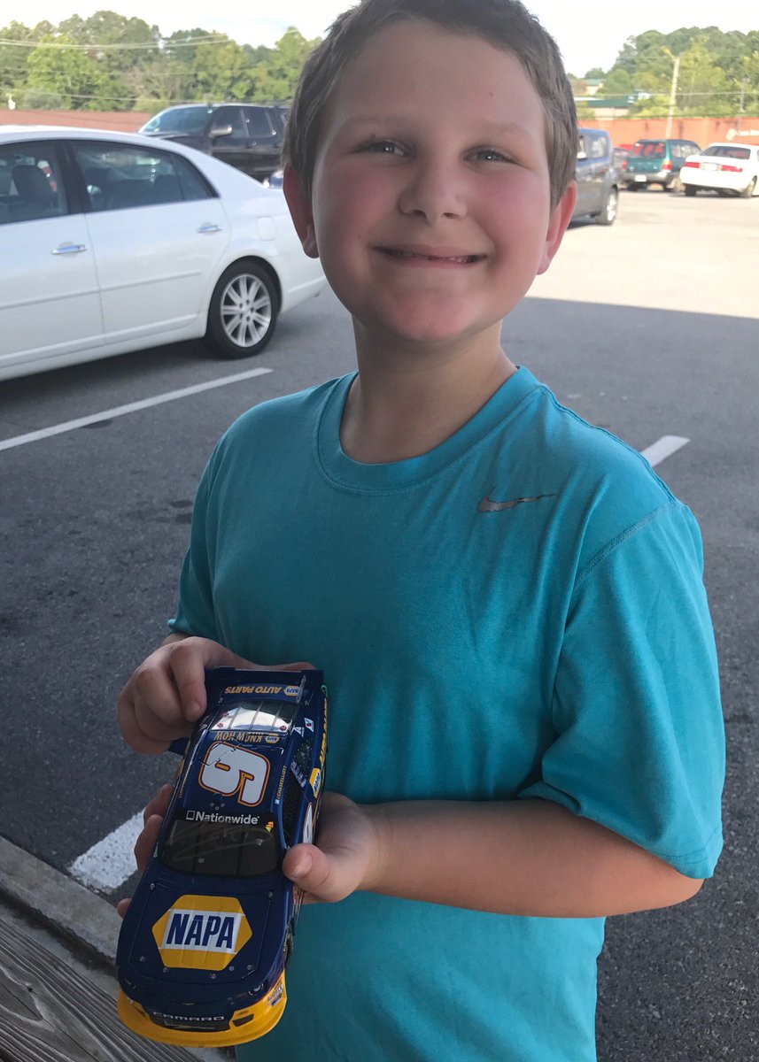 LightninLester's tweet photo. Thank you @chaseelliott!! My son is still so excited!!! You have definitely made a fan for life!! #Team24ever https://t.co/1bjV5XT5mi