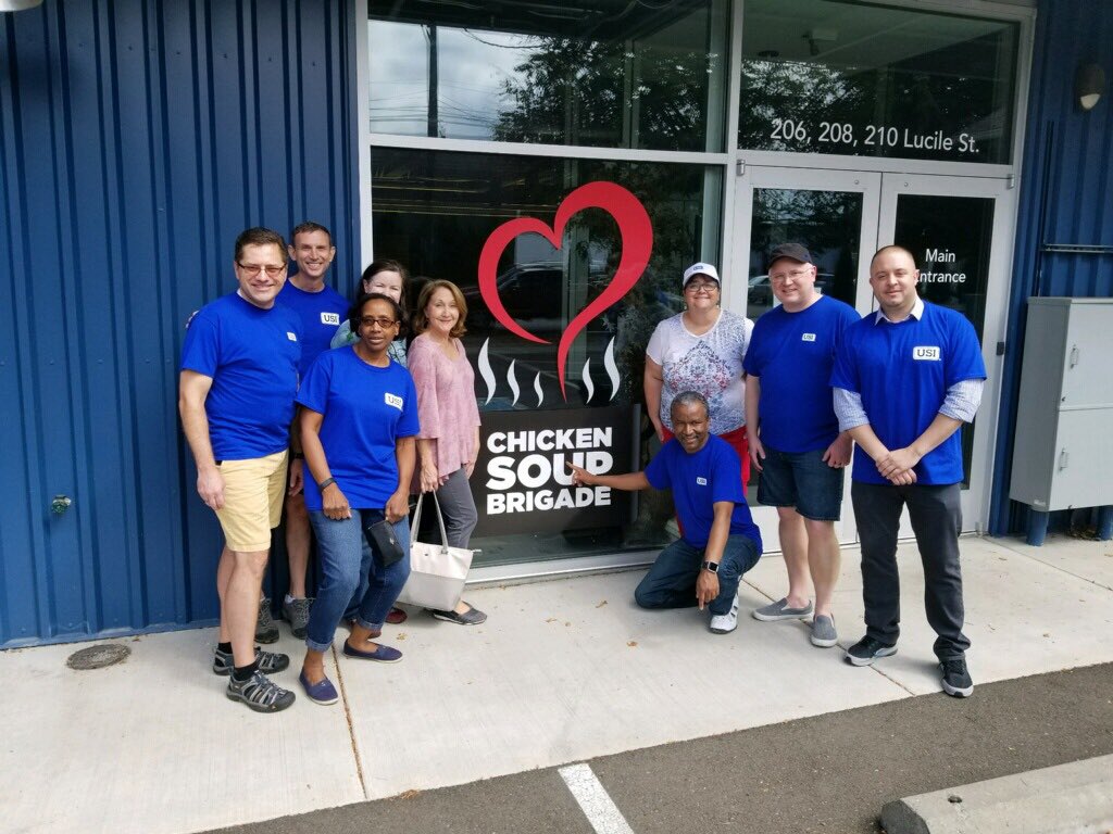 kibbleprentice's tweet image. USI Gives Back volunteer day! We were out in droves! Shout out to volunteers at Chicken Soup Brigade today! @aidsactionday #usigivesback